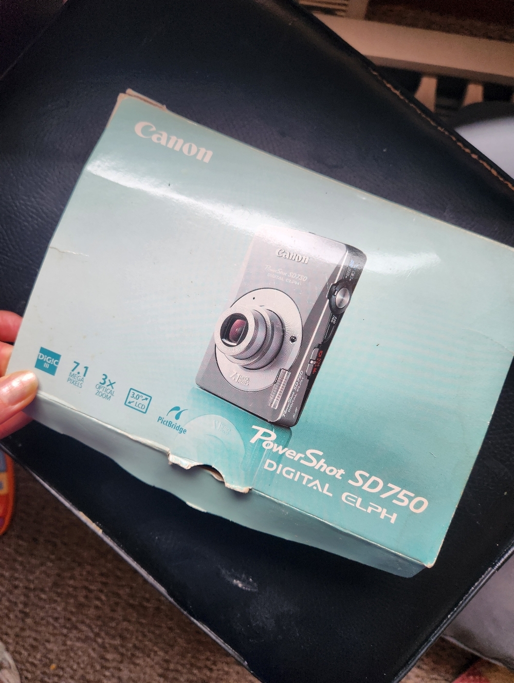 Canon SD750 Compact Digital Camera in Silver